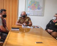 Oficiais da PM do Paraná lançam livro sobre doutrina e prática de Negociação em Crises