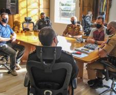 Oficiais da PM do Paraná lançam livro sobre doutrina e prática de Negociação em Crises