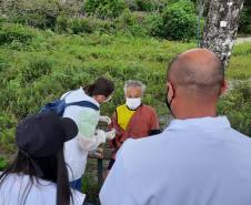 Apoio aéreo do BPMOA garante vacinação para moradores de Barra do Ararapira e Itaqui, no Litoral do estado