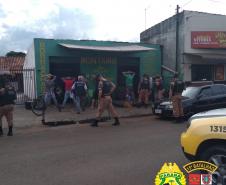 Durante AIFU em Rolândia, no Norte do Paraná, PM interdita dois estabelecimentos comerciais e aplica diversas notificações