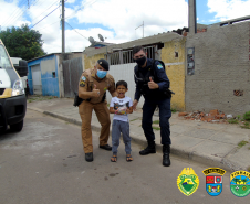 Batalhão da PM de Pinhais, na RMC, doa mais de mil kits de chocolates para crianças carentes