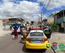 Batalhão da PM de Pinhais, na RMC, doa mais de mil kits de chocolates para crianças carentes