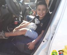 Em Maringá (PR), menino fã da PM recebe policiais na sua festa de aniversário