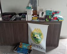 Em situações separadas, policiais rodoviários apreendem bebidas, materiais de pesca e eletrônicos ilegais, em Floresta e Foz do Iguaçu (PR)