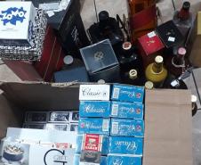 Ação Integrada de Fiscalização Urbana fecha seis estabelecimentos comerciais e apreende máquinas caça-níquel e caixas de cigarros em Curitiba