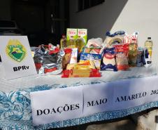 Batalhões da PM participam de campanha de arrecadação de alimentos como marco do início do Maio Amarelo, em Londrina