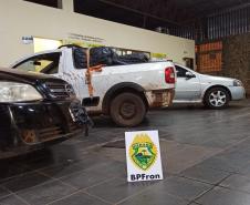 Carros lotados com cigarros contrabandeados do Paraguai são apreendidos pelo BPFron em Terra Roxa (PR)