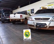 Carros lotados com cigarros contrabandeados do Paraguai são apreendidos pelo BPFron em Terra Roxa (PR)