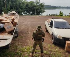 Barco com 2 mil pacotes de cigarros é apreendido pelas equipes da Operação Hórus em porto clandestino de Entre Rios do Oeste-PR