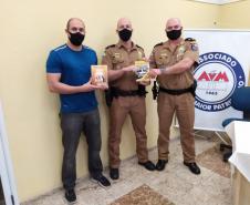 Oficiais da PM lançam livro sobre emprego de bastões em ocorrências policiais
