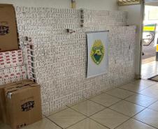 Batalhão rodoviário apreende 44 mil maços de cigarros contrabandeados e recupera carro roubado, em Cianorte (PR)