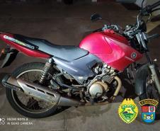 Apreensão de moto furtada leva PM a localizar drogas e prender três envolvidos em Maringá