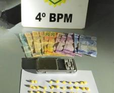 Apreensão de moto furtada leva PM a localizar drogas e prender três envolvidos em Maringá