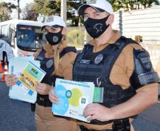 Em Curitiba, batalhão de trânsito reforça importância da denúncia e do combate ao abuso de crianças e adolescentes em blitz educativa