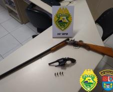 PM dos Campos Gerais apreende armas e localiza foragidos da justiça 