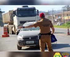 Em alusão ao Maio Amarelo, Batalhão Rodoviário faz blitzes educativas e palestras em diversas regiões do Estado