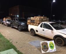 No âmbito da Operação Hórus, Polícia da Fronteira apreende 32 pneus contrabandeados e 7,5 mil pacotes de cigarros em situação ilegal, em Terra Roxa (PR)