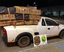 No âmbito da Operação Hórus, Polícia da Fronteira apreende 32 pneus contrabandeados e 7,5 mil pacotes de cigarros em situação ilegal, em Terra Roxa (PR)