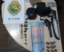 Em Ivaiporã, PM encaminha três pessoas por tráfico e apreende drogas e dinheiro, durante ocorrências distintas