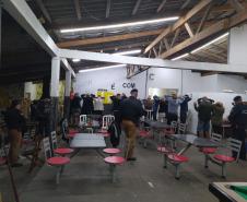 Polícia Militar aborda Arena de esportes no Umbará e 27 pessoas são autuadas por infringir medidas sanitárias
