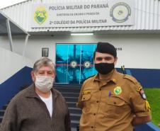 Compositor da melodia do hino da PMPR visita o 2º Colégio da Polícia Militar em Londrina, no Norte do estado