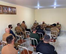 Efetivo da sede do 18º Batalhão conversa com o Comandante-Geral em Cornélio Procópio