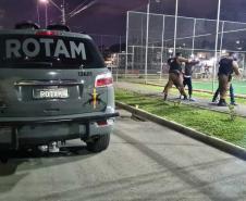 Operação da PM detém dez pessoas e apreende arma e drogas em Curitiba e região