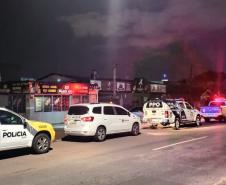 Polícia interdita 16 pontos comerciais e dispersa 1.200 pessoas em Curitiba no fim de semana