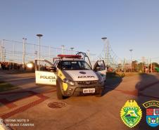 Policiais militares do 4º Batalhão da PM doam roupas para pessoas em situação de rua e visitam crianças no Noroeste do estado