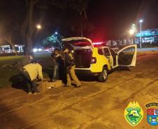 Policiais militares do 4º Batalhão da PM doam roupas para pessoas em situação de rua e visitam crianças no Noroeste do estado