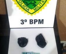 No Sudoeste do estado, PM encaminha 10 pessoas e apreende mais de 300 gramas de drogas e uma arma de fogo