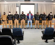 Policiais da Diretoria de Desenvolvimento Tecnológico e Qualidade (DDTQ) recebem treinamento para trabalhar em altura em Curitiba