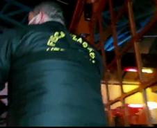 AIFU flagra mais de 300 pessoas e apreende 38 máquinas caça-níqueis em Curitiba nesta madrugada