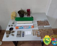 Em Apucarana, PM cumpre mandados de Busca e Apreensão contra o tráfico de drogas; quatro pessoas foram presas