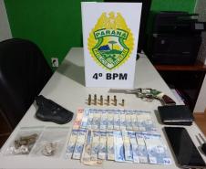 PM recupera um carro e apreende uma arma de fogo e drogas no Noroeste do estado