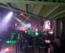 AIFU apreende 35 máquinas caça-níqueis e flagra festa com mais de 100 pessoas durante fiscalizações em Curitiba