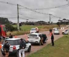 PM prende dois foragidos da justiça e aplica autos de infração de trânsito durante a operação Polígono, em Fazenda Rio Grande,na RMC 