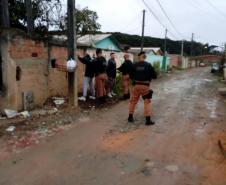 PM prende dois foragidos da justiça e aplica autos de infração de trânsito durante a operação Polígono, em Fazenda Rio Grande,na RMC 