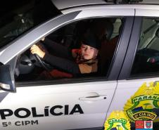 Menina de 10 anos recebe visita de policiais militares no dia do aniversário em Cianorte (PR)