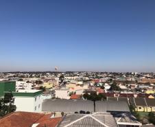 Polícia Militar apreende balão que caiu no bairro Boqueirão, em Curitiba, na manhã deste domingo