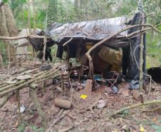 Acampamento de caça ilegal é destruído pela Polícia Ambiental em São Miguel do Iguaçu (PR)