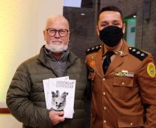 Livro sobre relatos de Comandantes-Gerais da Polícia Militar é lançado em Curitiba