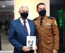 Livro sobre relatos de Comandantes-Gerais da Polícia Militar é lançado em Curitiba