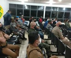 Policiais militares que auxiliaram no resgate de vítimas de embarcação que virou no Rio Ivaí são homenageados