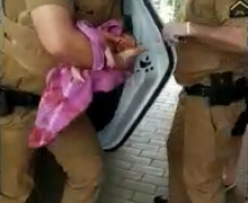 Policiais militares desengasgam nascituro que ainda estava com cordão umbilical em Guarapuava (PR)