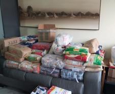 Mais de duas toneladas de alimentos são doados pelas equipes do BPChoque e do BOPE para instituições de caridade da Capital e RMC