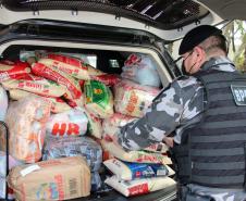 Mais de duas toneladas de alimentos são doados pelas equipes do BPChoque e do BOPE para instituições de caridade da Capital e RMC