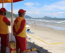 Nadar em segurança é somente próximo ao Posto de Guarda-Vidas do Corpo de Bombeiros