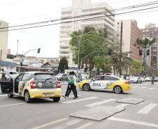 A presença ostensiva da Polícia Militar foi maciça em todo o estado por conta dos atos públicos desta terça-feira (07/09), Dia da Independência do Brasil. A autuação preventiva foi para garantir o direito de manifestação dos grupos políticos que tomaram as ruas das principais cidades paranaenses. Ao longo do dia, os atos ocorreram de maneira pacífica, e até às 18 horas não houve nenhuma ocorrência relacionada às manifestações. Em várias cidades do Estado, inclusive na Capital, as equipes policiais prossegue
