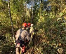 BPMOA resgata mulher após escorregar em riacho em Campo Largo (PR)